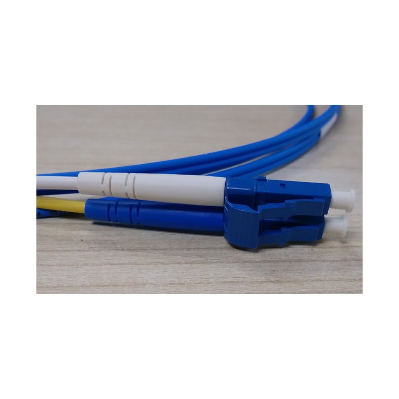 Locking clips for LC duplex single Mode fiber connector - to lock and connect 2 x fiber LC connectors