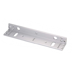 Angle bracket for door magnet on outward-facing door