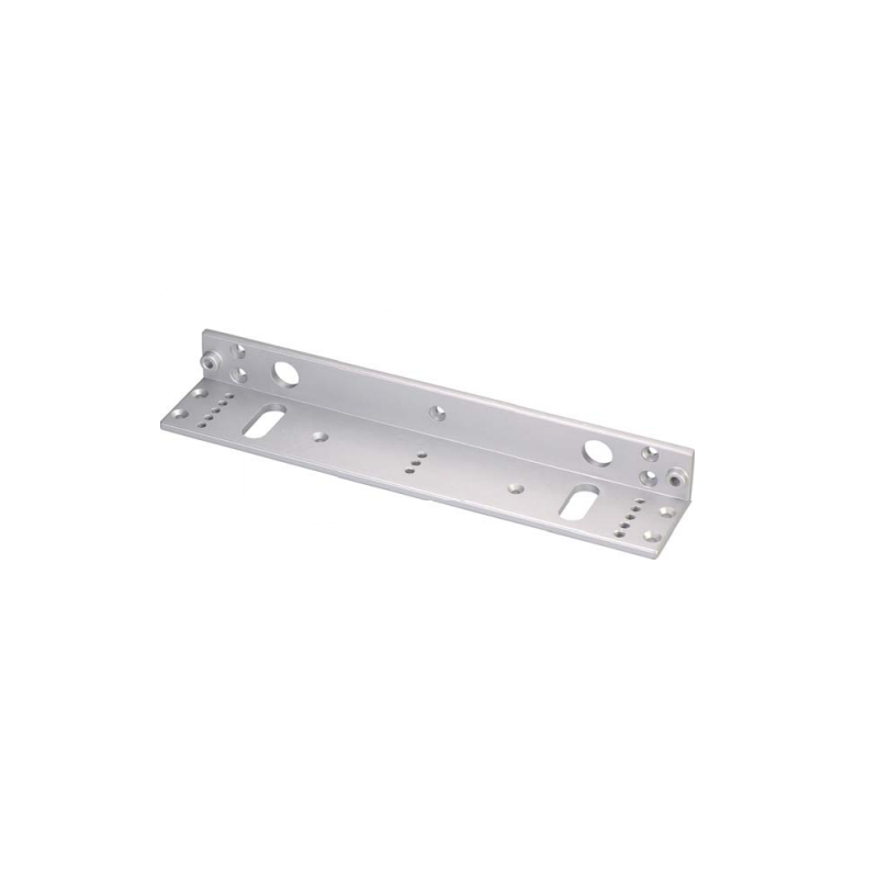 Angle bracket for door magnet on outward-facing door