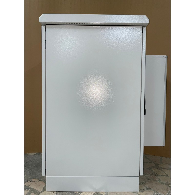 20U 19" utendørs stativskap, dobbelvegg, 600 x 600mm. 400mm dyp. Termostatstyrt 450W kjøler