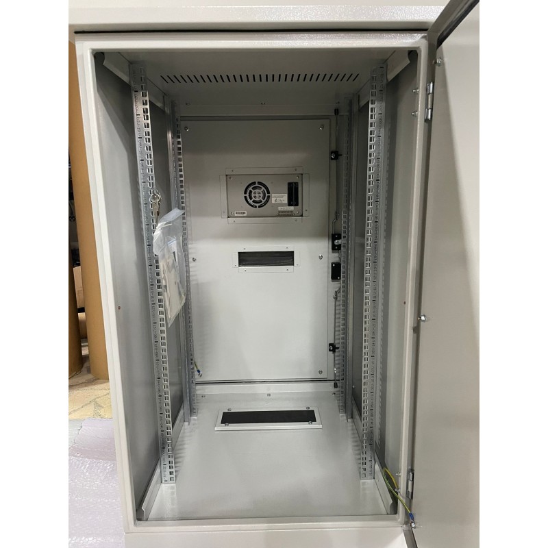 20U 19" utendørs stativskap, dobbelvegg, 600 x 600mm. 400mm dyp. Termostatstyrt 450W kjøler