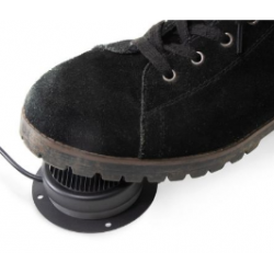 Extremely robust foot switch with 3.5 mm jack. Closing contact when pressed.